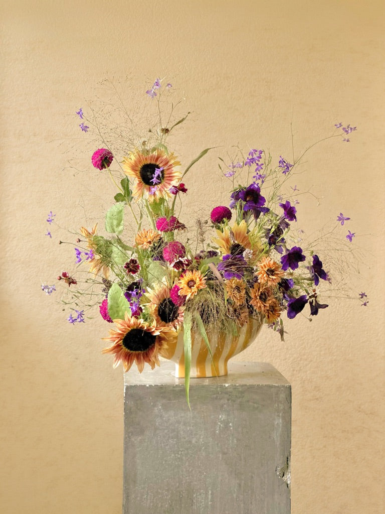 Flower arrangement subscription