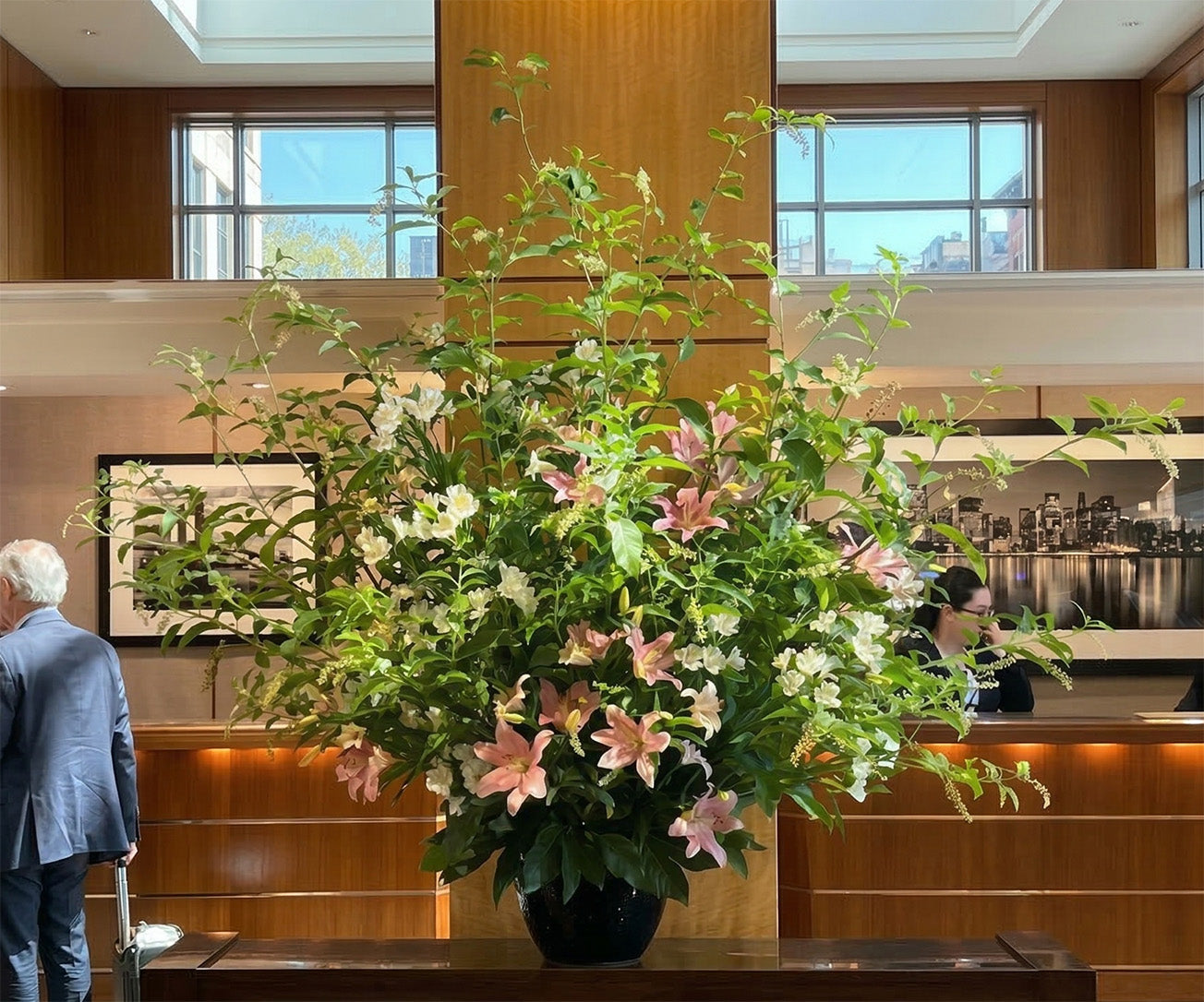 Shaa.Project small mono bloom flowers in a stylish arrangement for business subscription display.